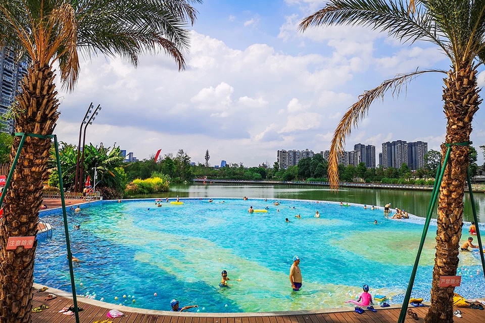 四川第一大无边游泳池，被誉为成都，免门票开放“马尔代夫”