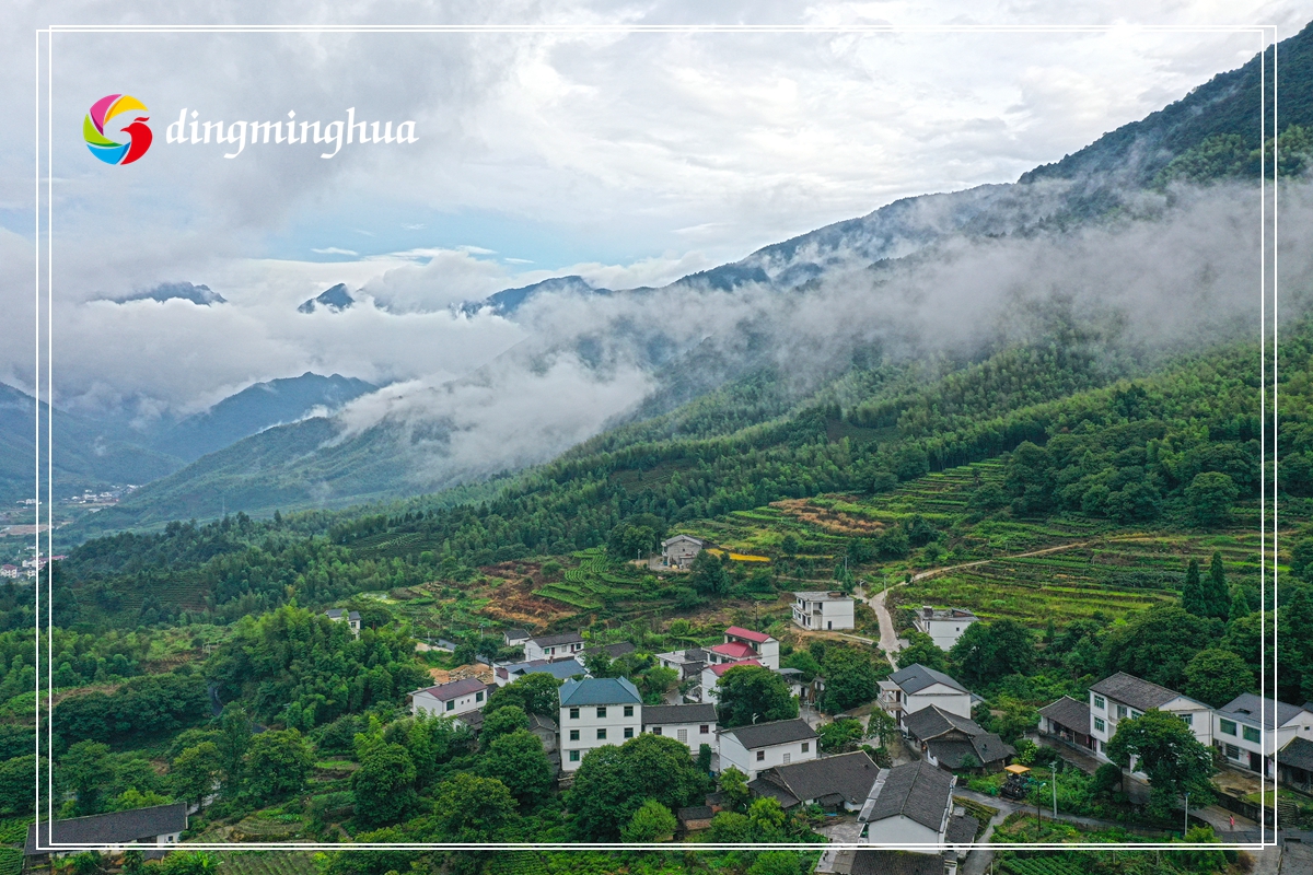 航拍铅山:水墨篁村 避暑胜地_武夷山镇