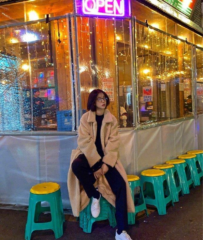 黑色|30岁李溪芮雪地玩耍，牛仔裤配帆布鞋青夏洋溢，身材好咋穿都好看
