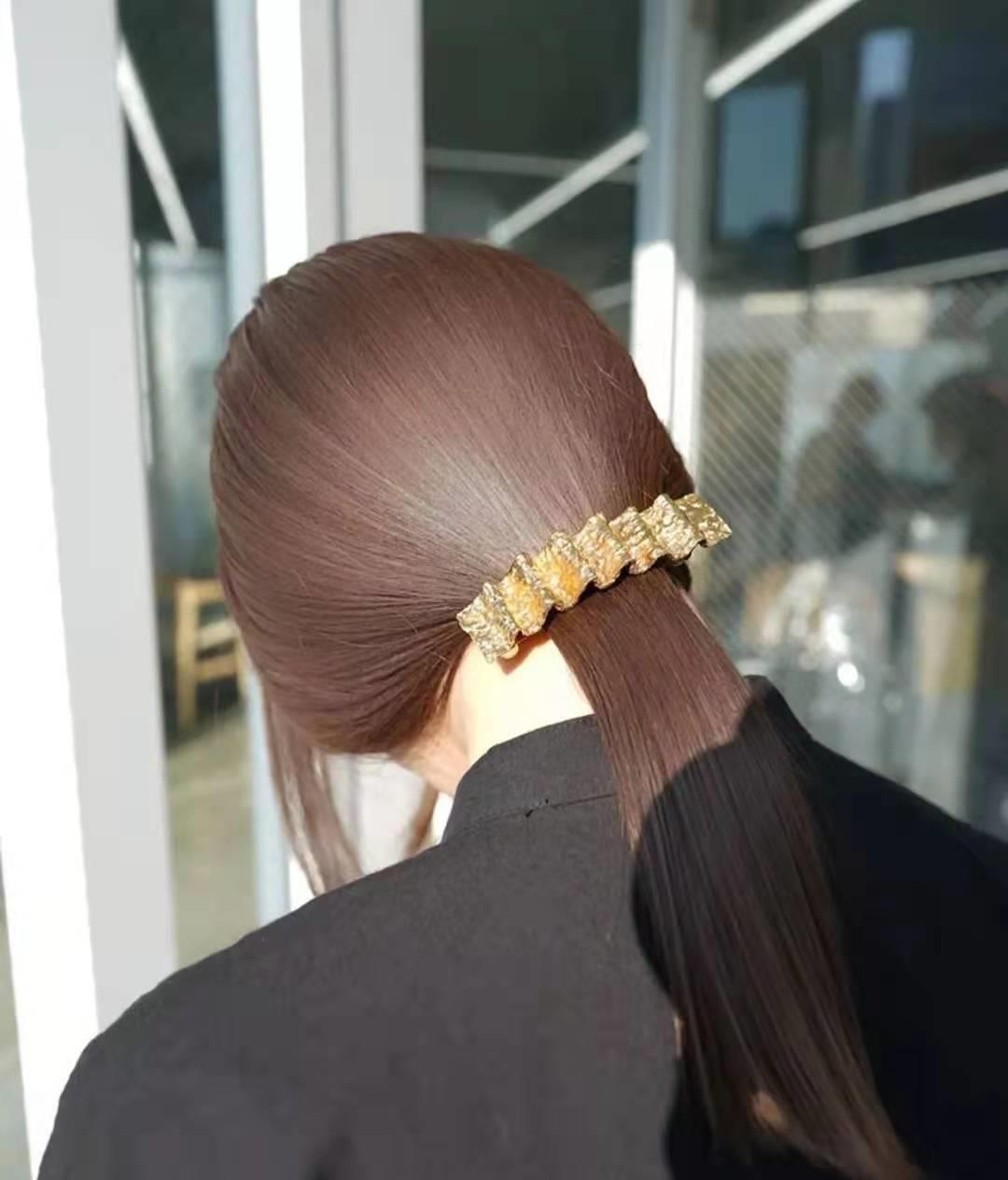 棕色|不用“漂色”不用“退色”，黑发一步染到位的生活色，显白又高级