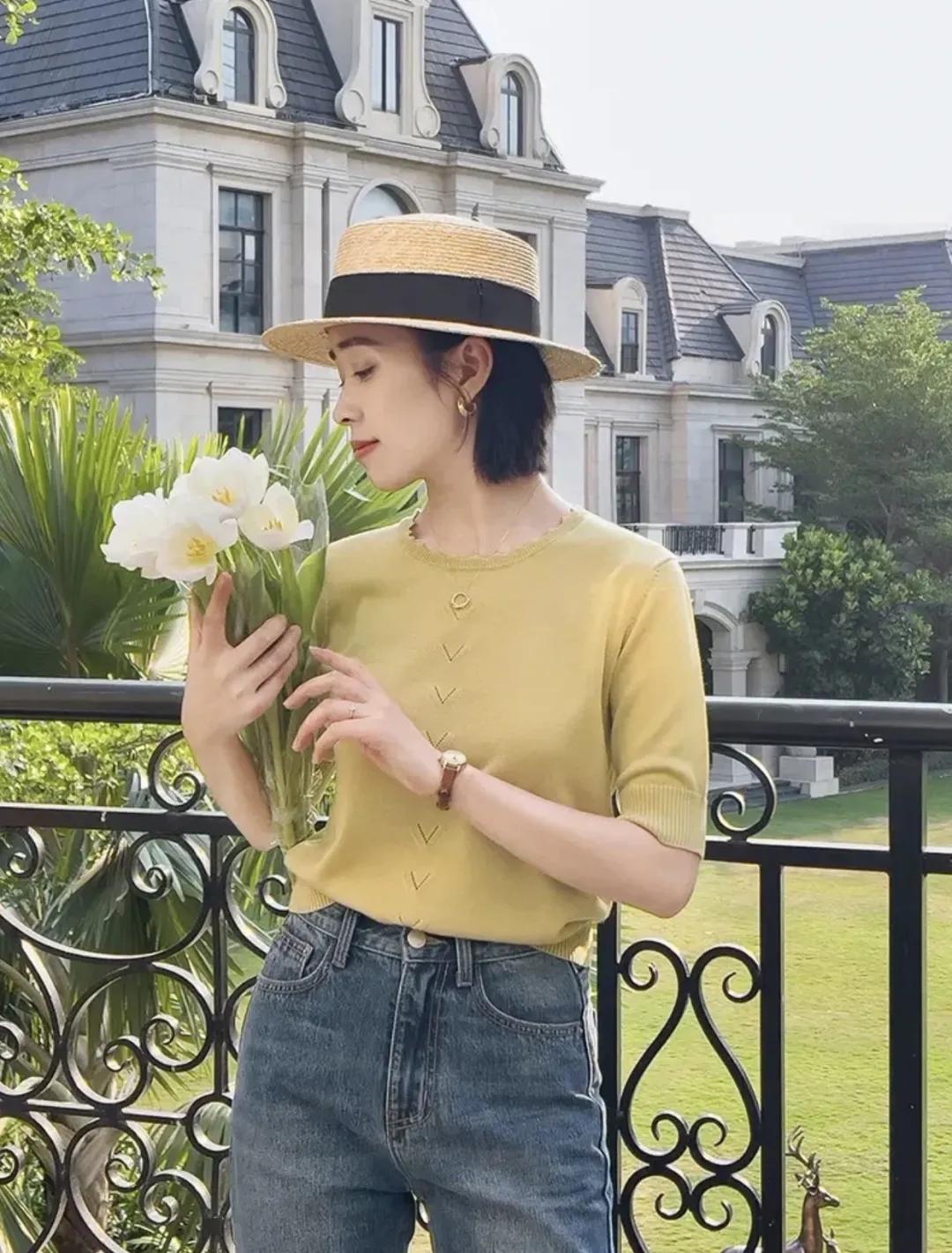 显得|夏天与针织衫更配！中年女性参考这几组针织衫的搭配，温柔又气质