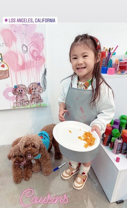 秦舒培|陈冠希女儿绘画作品被融入到服装里,销售所得将捐赠,正能量满满