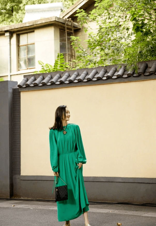 都能|王鸥带火“果冻鞋”，比匡威更时髦，00后都心动了