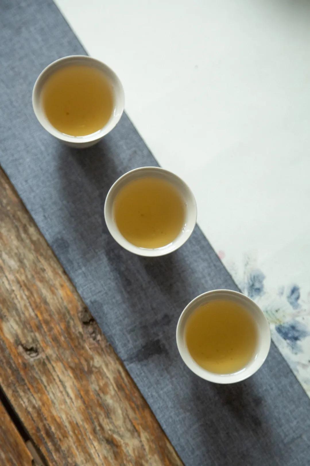 天下一品茗普洱百年古树茶老曼峨古树茶饼