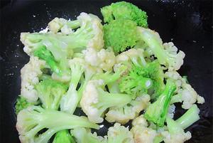 包子|早上来点包子、稀饭或一杯果汁、炒鸡蛋也一样好吃