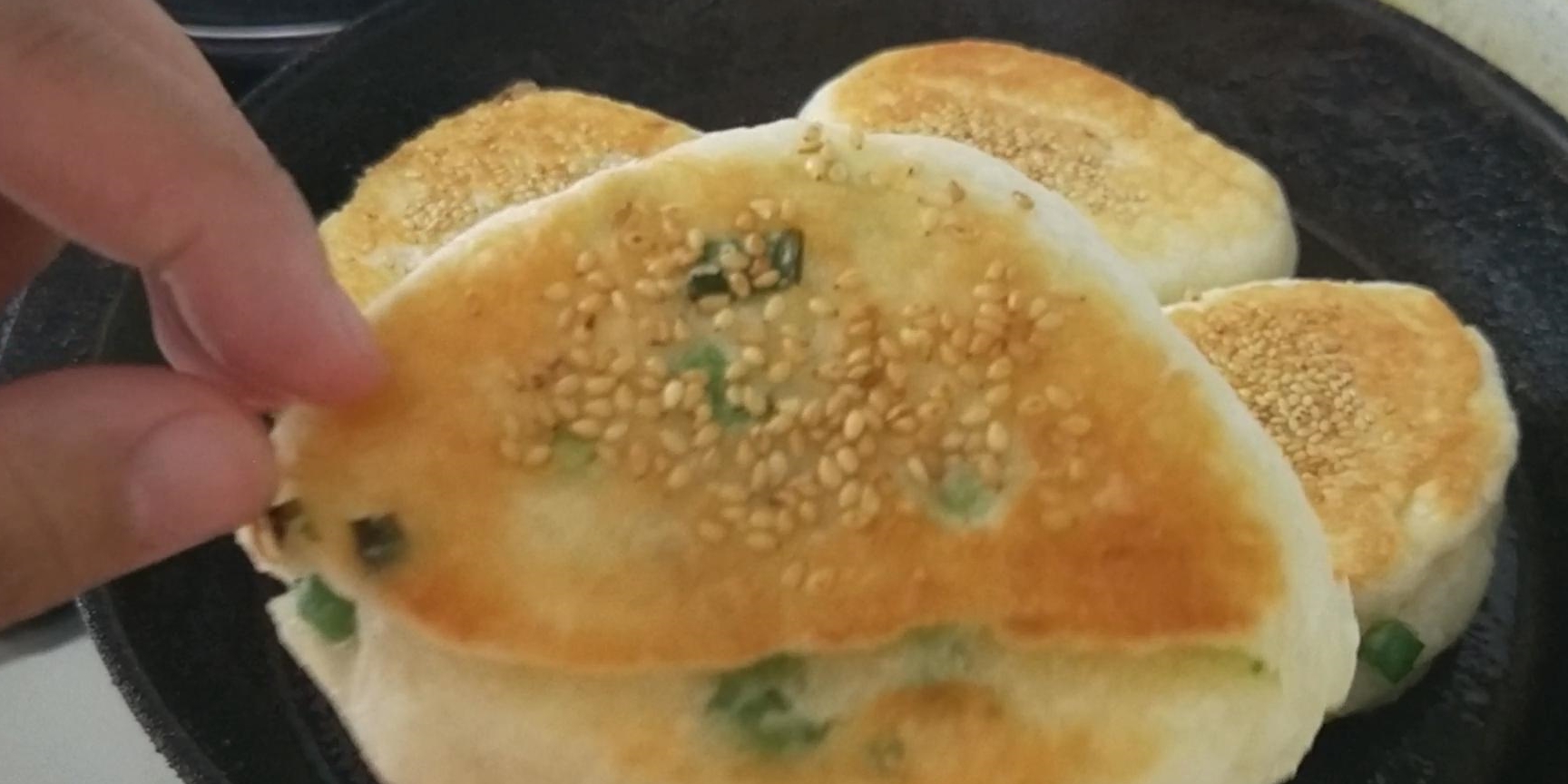 三角|早餐这样做太解馋了，不用揉面，外酥里软层次多，一顿3个吃不够