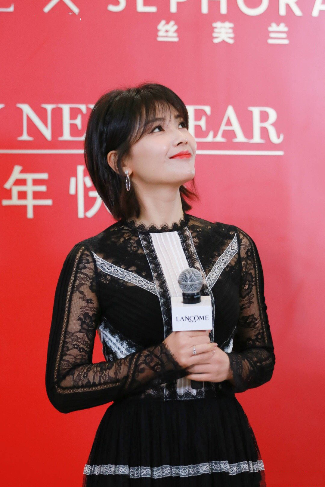 魅力|刘涛真高调，镂空蕾丝裙妩媚动人，41岁风采不减当年