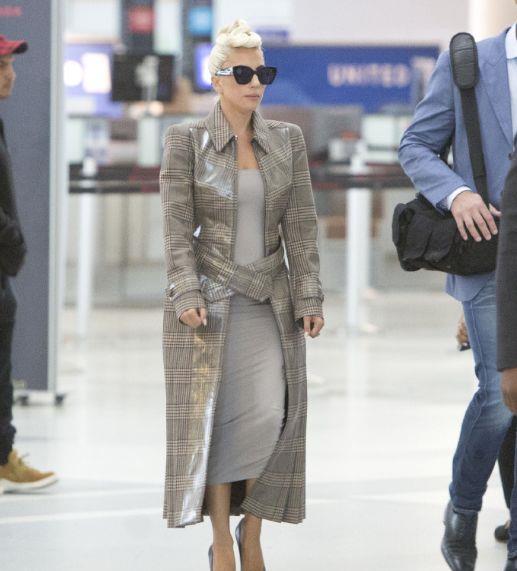 Gaga|Lady Gaga终于丢掉了20cm的战靴和蛇皮袋紧身裙，好好穿衣很范儿