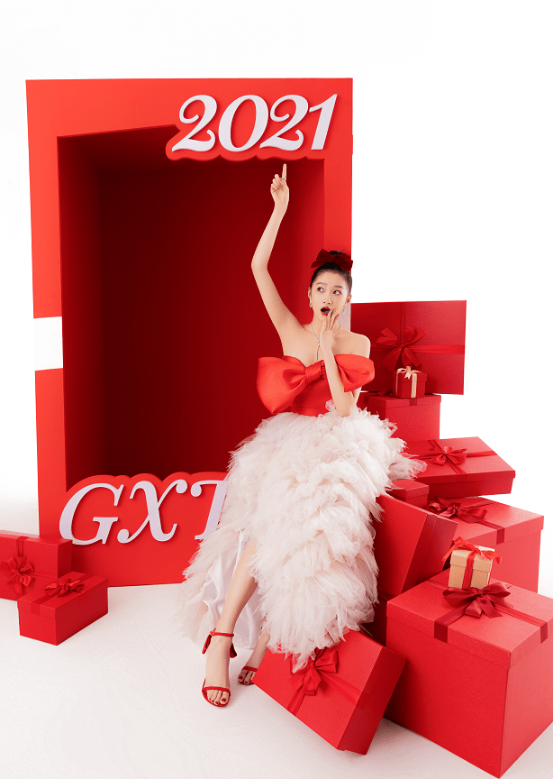 魅力|有种“怕冷”叫关晓彤,跨年穿羽绒服亮相,却意外美成全场焦点