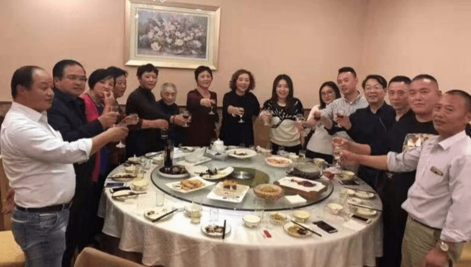 因为|“地表最强舅舅”16个外甥，暑假独自带11个娃，一天就要花1500元