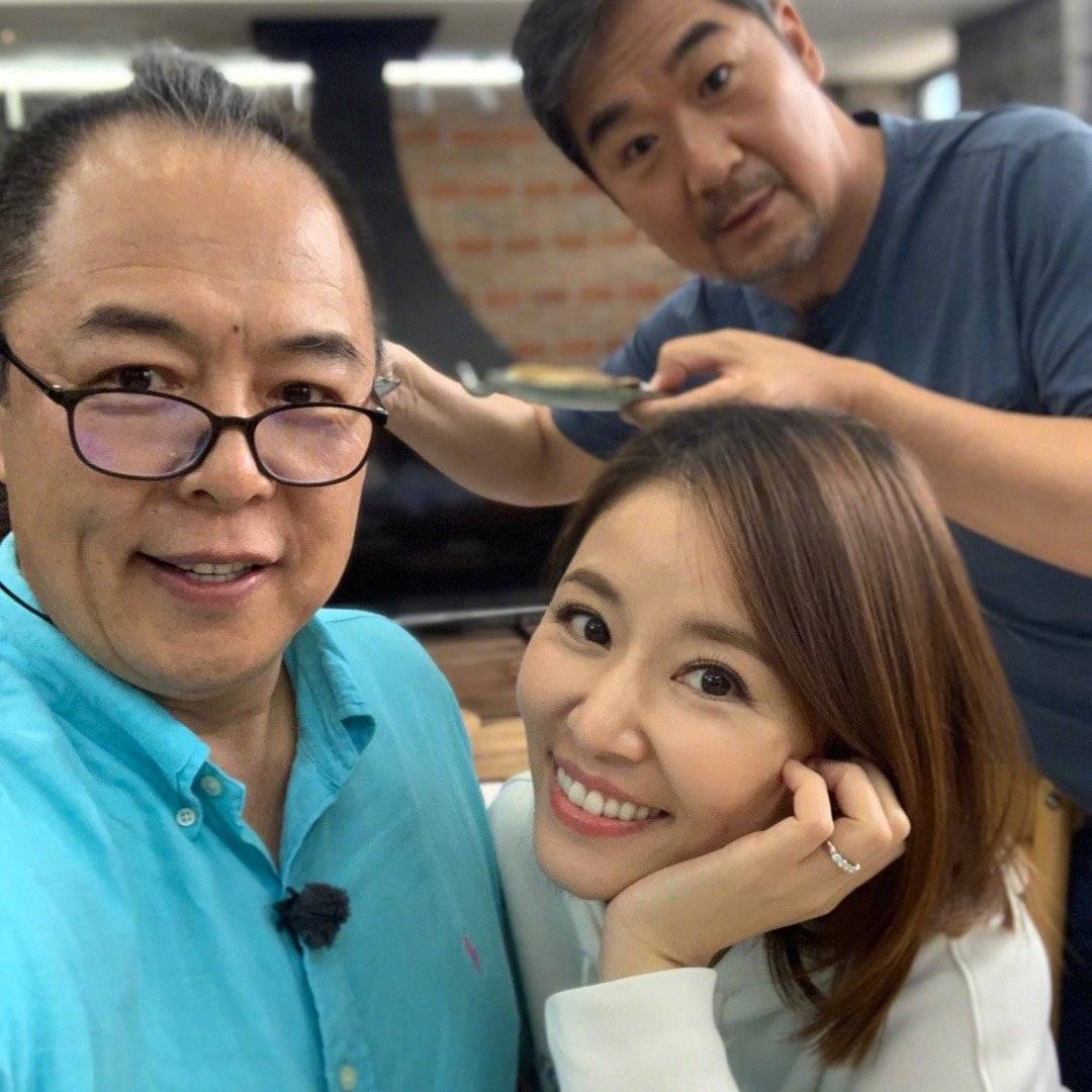 什么|林心如生娃后终于“放开”，穿露背裙曲线身材太优越，与平常不同