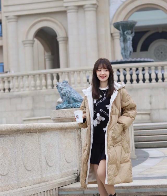 羽绒服|冬天更要穿出少女感，无需担心年龄，减龄穿搭就足够了