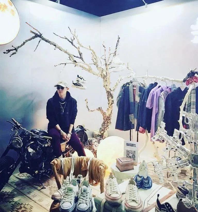 文化|年度笑话，听吴签讲潮流