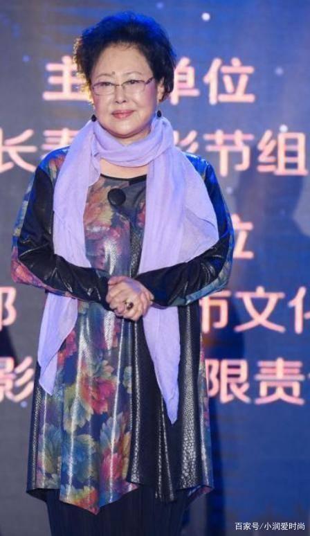 斯琴高娃|六七十岁微胖妈妈如何穿？斯琴高娃的穿搭可以借鉴，高级洋气富态