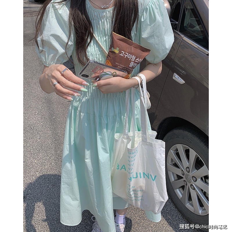 美貌|去海边或者水上乐园，怎样不费心机体现“ 清水出芙蓉 ”的感觉