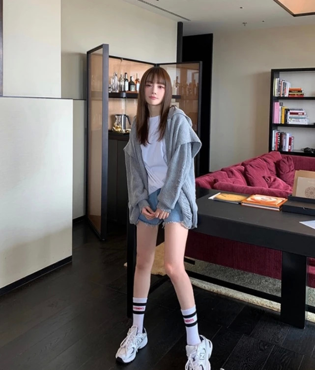 卫衣|有种“整容”叫李小璐卸妆,为证纯天然素颜直播:说她20岁我也信