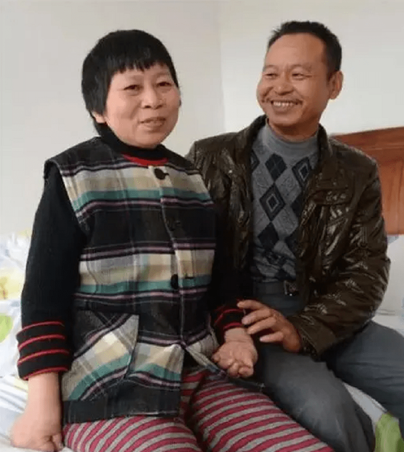 1988年10月,两人在亲友的见证下结了婚,虽然在外人看来谢海华就是个