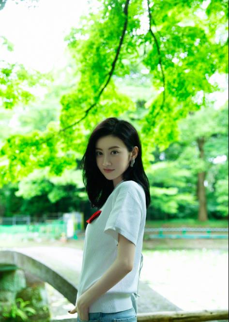 景甜|景甜简直就是夏日供氧机，穿完“男友衬衫”换爱心T恤，太清纯了
