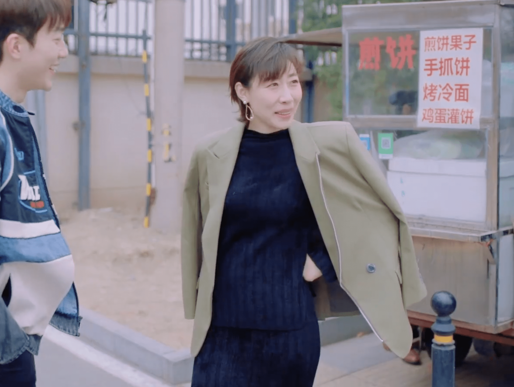 设计|职场穿搭只服任素汐，新剧连穿4套西装气场全开，172气质不输超模