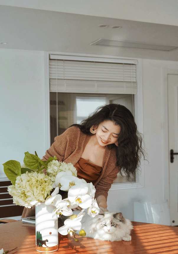 色彩|时尚博主三木教你做“卡其女孩”，可纯可御还百搭，穿出秋日风情