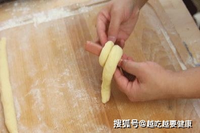 补充|简单易做的红肠面包,口感松软,味道独特,一口一口让人回味无穷