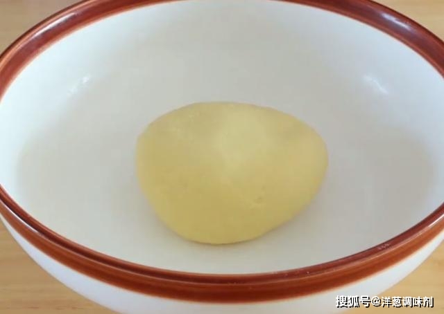 面团|两颗鸡蛋一碗面，给儿子做了无水无油小零食，暄软香甜，超级好吃