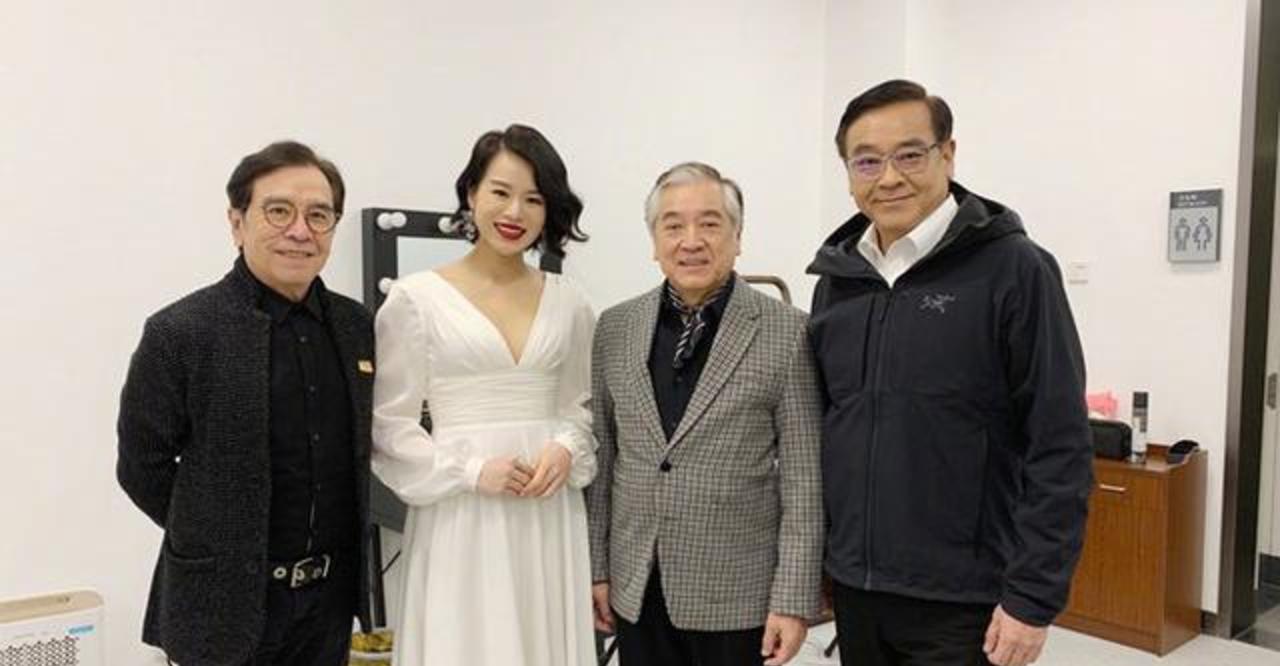 视觉|胡杏儿顶级凡尔赛,穿连体裤自曝增肥困难,三胎后肉眼可见的衰老
