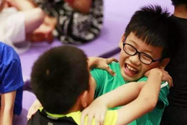 全家人|“生完二胎，你后悔了吗？”一个日常疑问，道出多少家庭养娃心酸