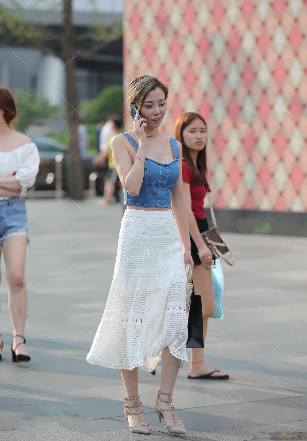 黑色|随意而又不失气质的美感，能有效提升您的服装风格