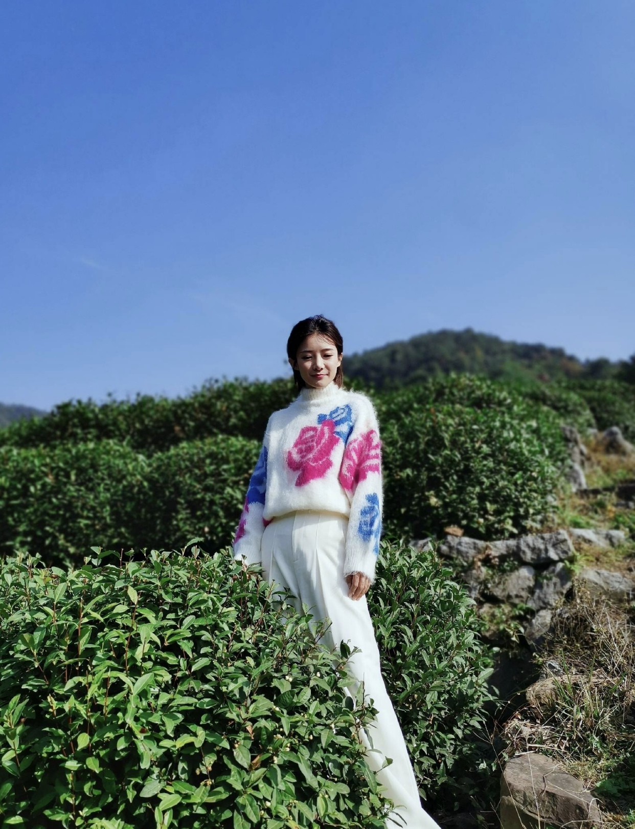 设计|气质女神蔡紫夺冠，简约穿搭似少女不像6岁娃妈，单品你我都有啊