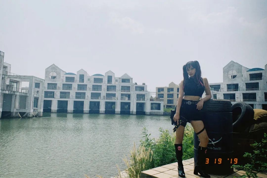 下装|程潇换新发型，齐刘海波波头像“芭比娃娃”，减肥成功后更加上镜