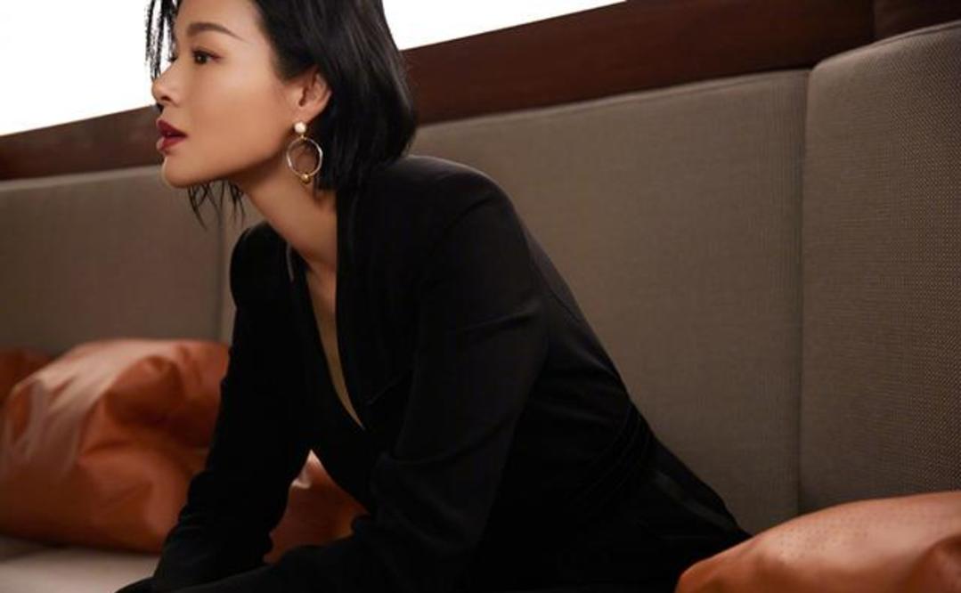 视觉|胡杏儿顶级凡尔赛，穿连体裤自曝增肥困难，三胎后肉眼可见的衰老