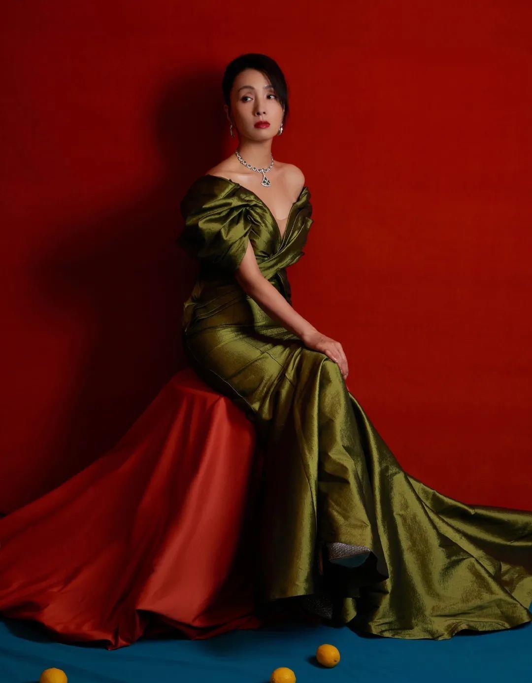 景甜|陶虹景甜的深V造型,真的又美又大胆