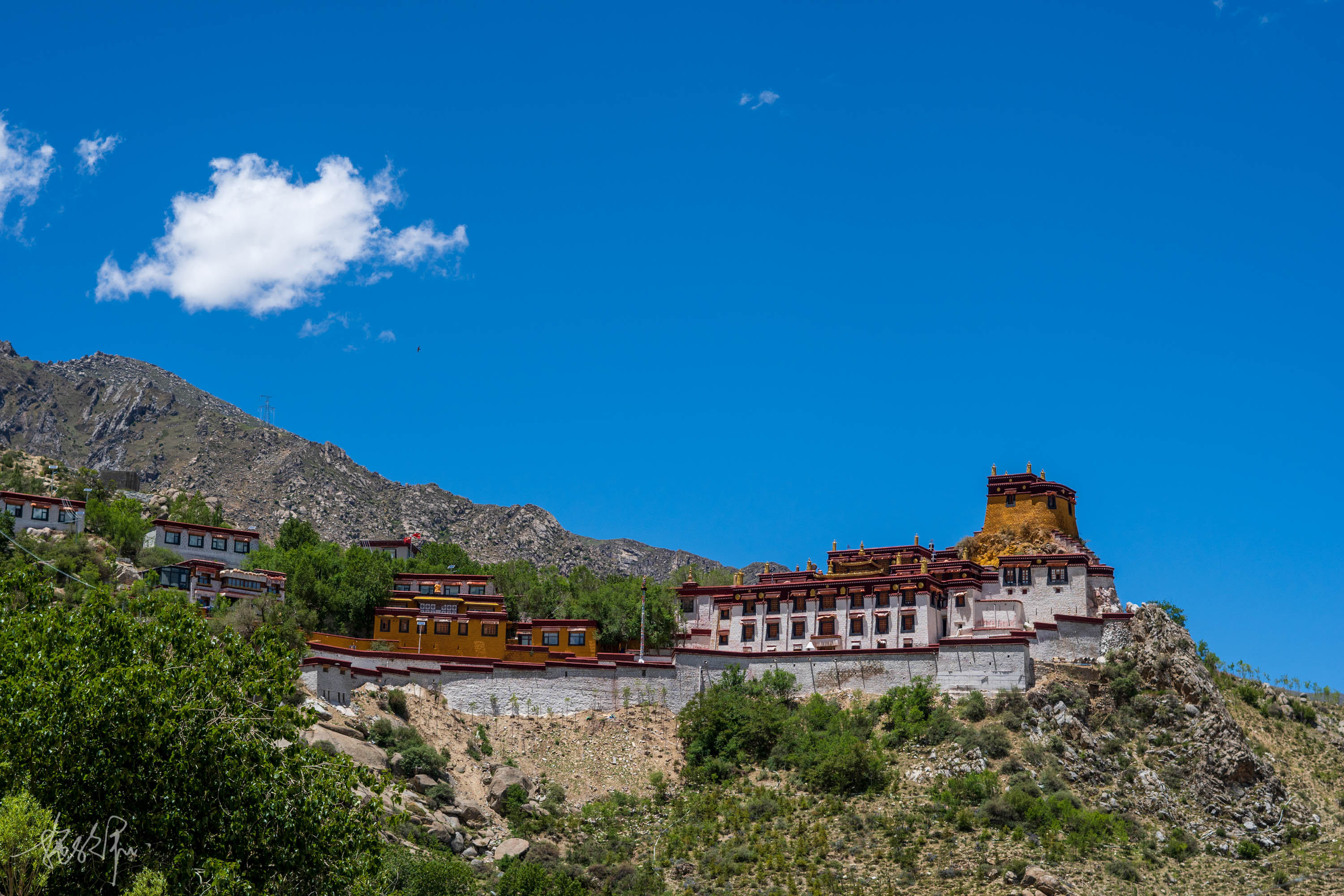 拉萨|色拉乌孜山，夺底沟里意外的寺庙之行