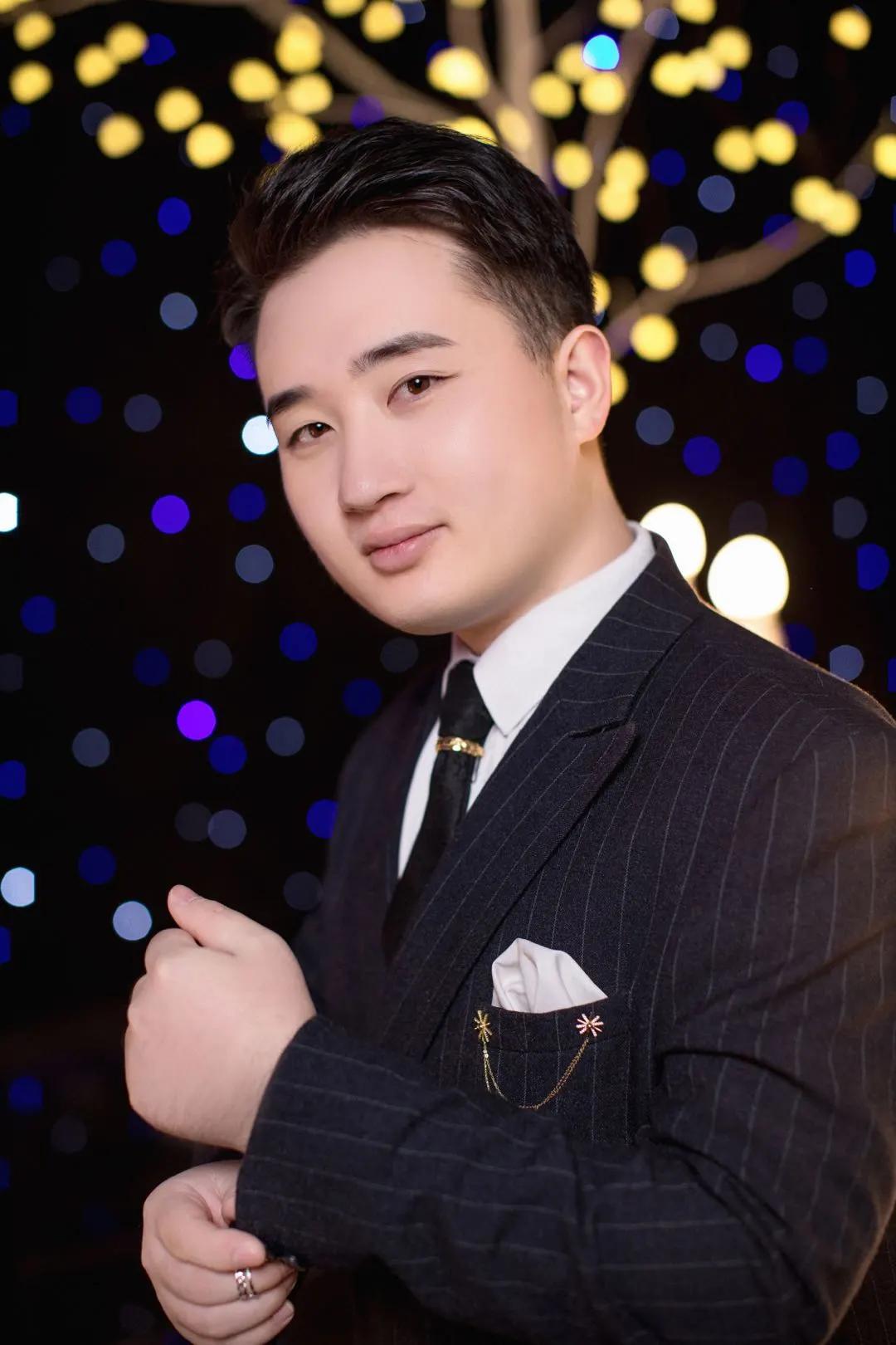 青鸾峰上现实题材要求创作者的思想与时代潮流产生强烈的共鸣