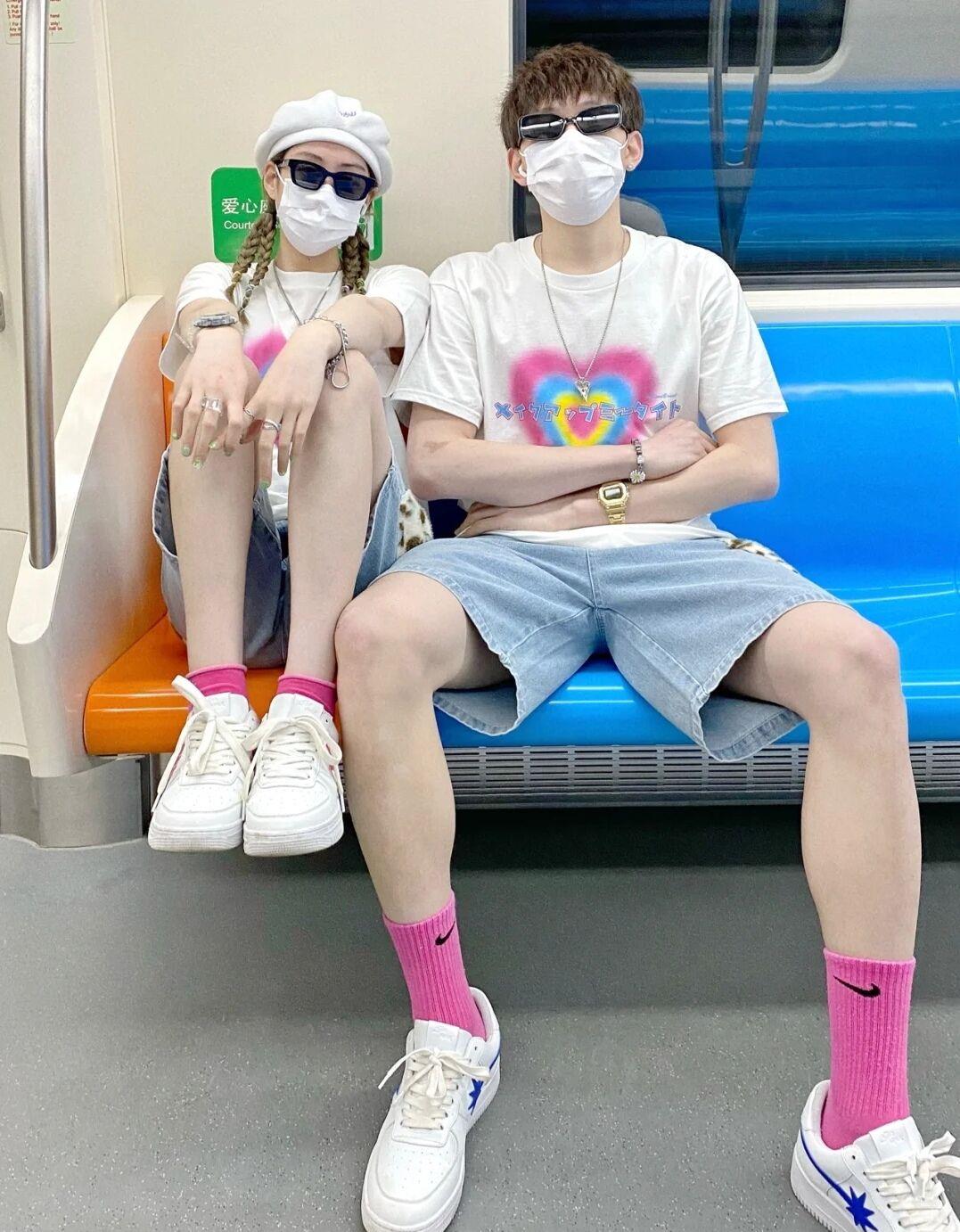 女生|情侣520约会高甜穿搭，酷girl也能变淑女，清新时尚满满的少年感