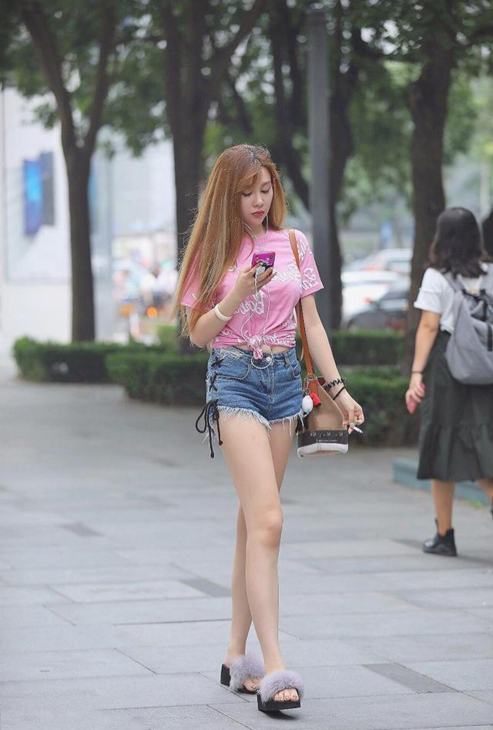 身材|夏日甜美穿搭，姑娘就喜欢这种超高的高跟鞋，显高显瘦啊