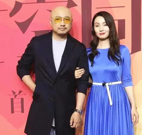 出圈|王子文恋爱又美出圈,穿泡泡袖连衣裙甜美俏皮,温柔减龄让人着迷