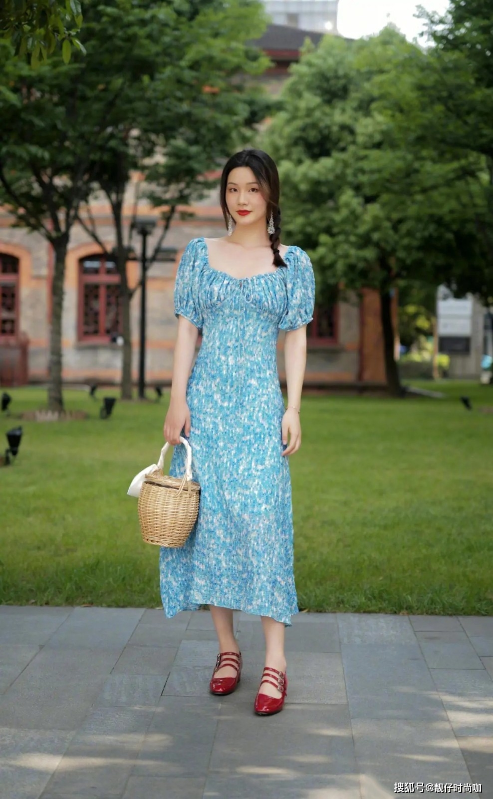 女孩子|选择好看的碎花连衣裙穿搭,摆脱乡土气息,化身都市丽人!