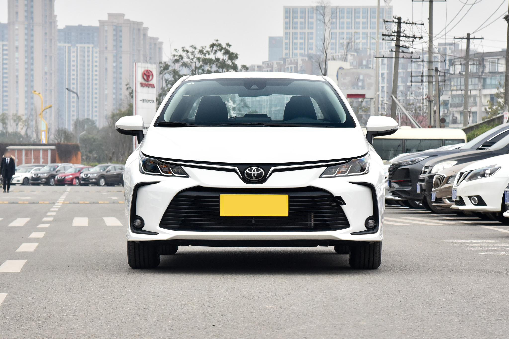 售价1228万动力够用经济省油实拍2021款卡罗拉