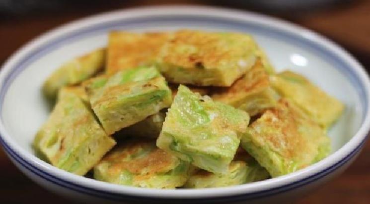 关键|早餐，做这款鸡蛋饼给家人吃，增强免疫力，预防感冒，营养又美味