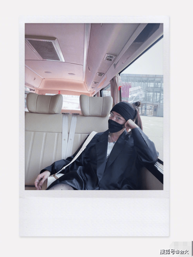 杨幂|杨幂晒手绘图画工精湛，仅用铅笔画出一个漫画美少女，线条流畅