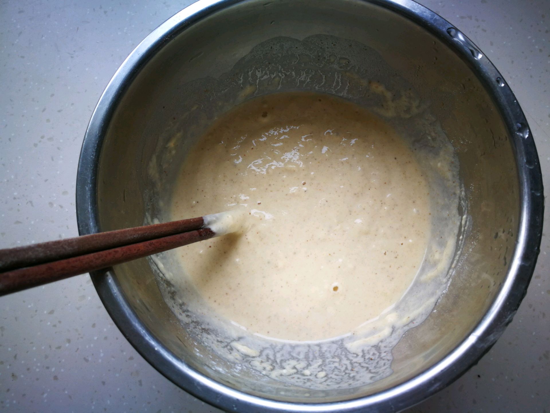 煎饼|早餐在家做鸡蛋煎饼，又薄又软，想吃什么加什么，方便快捷