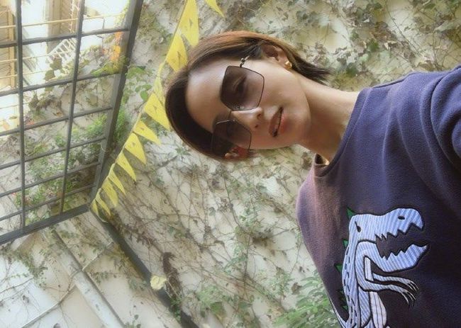 女神|张钧甯休闲装扮，耍酷卖萌吸睛，卫衣图案好霸气气场十足！