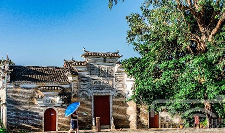 江西古村有江南最完好的客家宗祠群，赣江边上，距赣州市区30公里