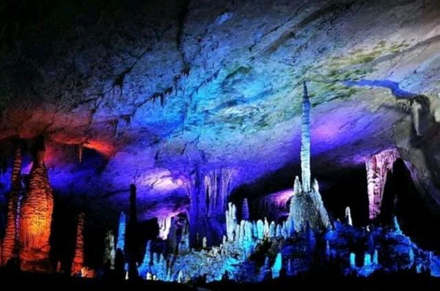 湖南“黄龙洞”景观奇特，被美国游客点名：真正的特色景观！
