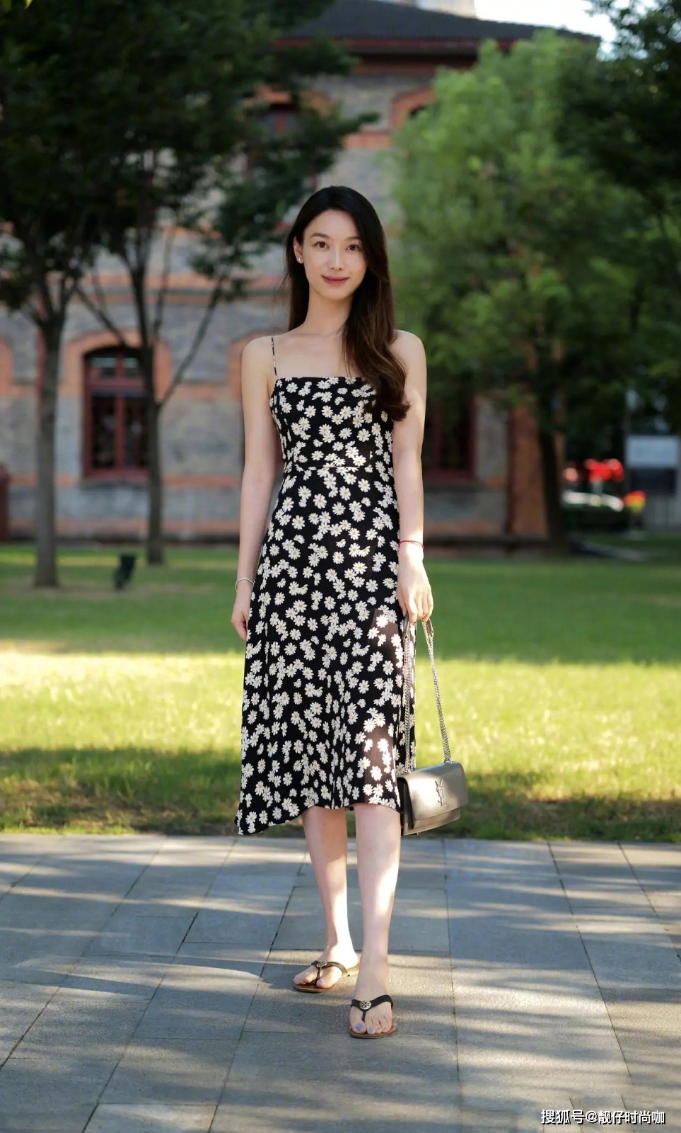 女孩子|选择好看的碎花连衣裙穿搭，摆脱乡土气息，化身都市丽人！