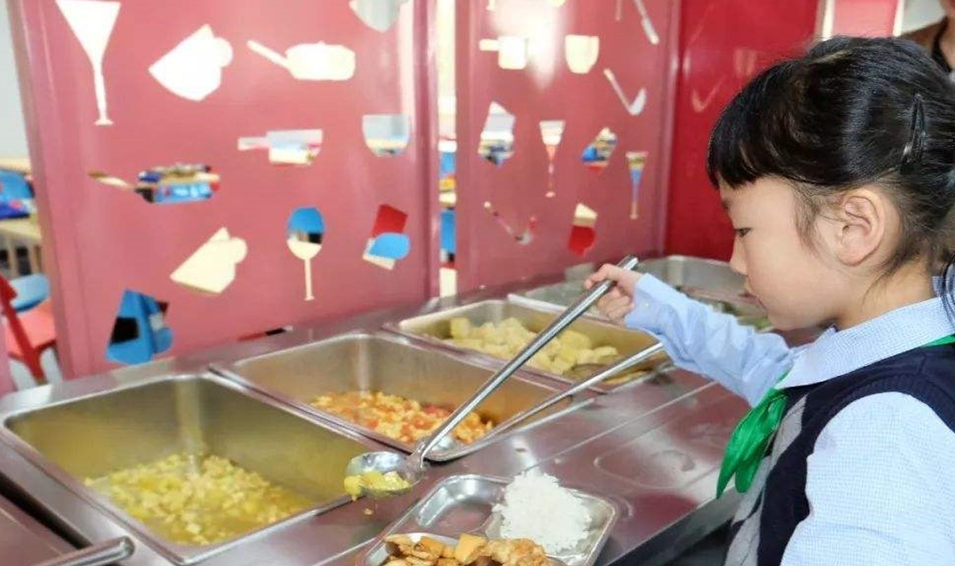 家长|孩子天天说幼儿园的饭好吃，宝妈不信让老师发照片，结果直接傻眼
