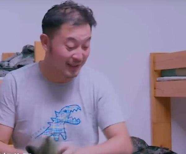 假发|不只是黄晓明，半个娱乐圈都“秃”了，连00后都跟假发片较上劲了