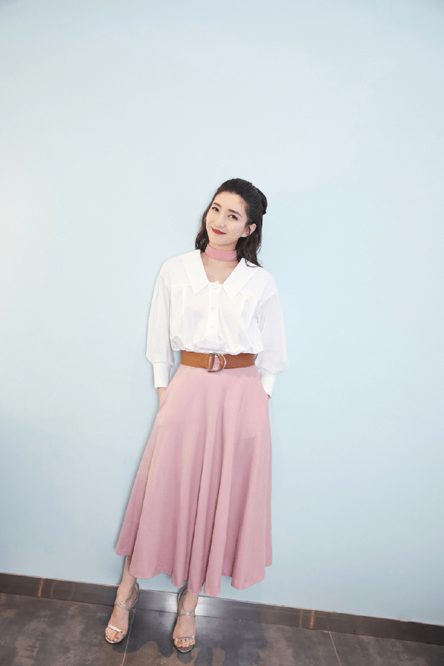 喇叭裤|江疏影又带“火”了印花开衫，搭配喇叭裤洋气时髦，复古范十足